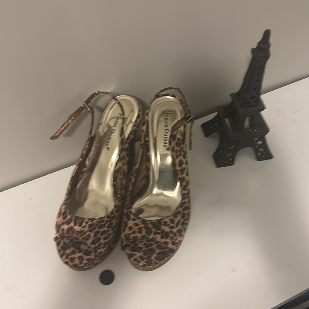 Sling-back. Wedge heel, cheetah print.Size: 9